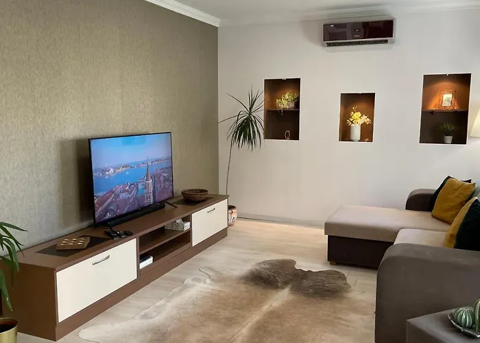 Simply Lovely Modern With Balcony! Debrecen