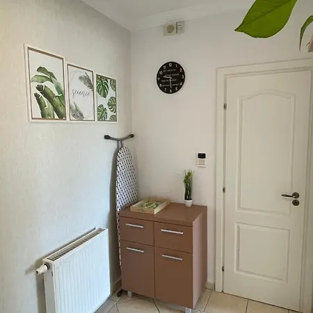 Simply Lovely Modern With Balcony! Apartmán *