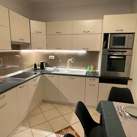 Simply Lovely Modern With Balcony! Apartmán *