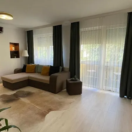 Apartmán Simply Lovely Modern With Balcony! *