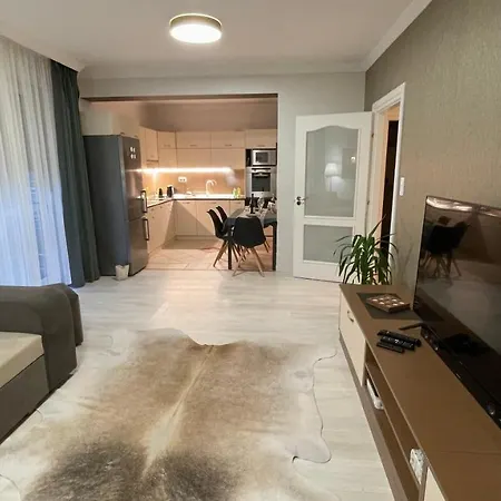 Simply Lovely Modern With Balcony! * Debrecín