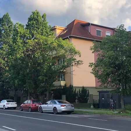 Simply Lovely Modern With Balcony! Apartmán *